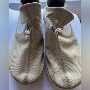Nike Aptare Bungee Slip-On Sneakers